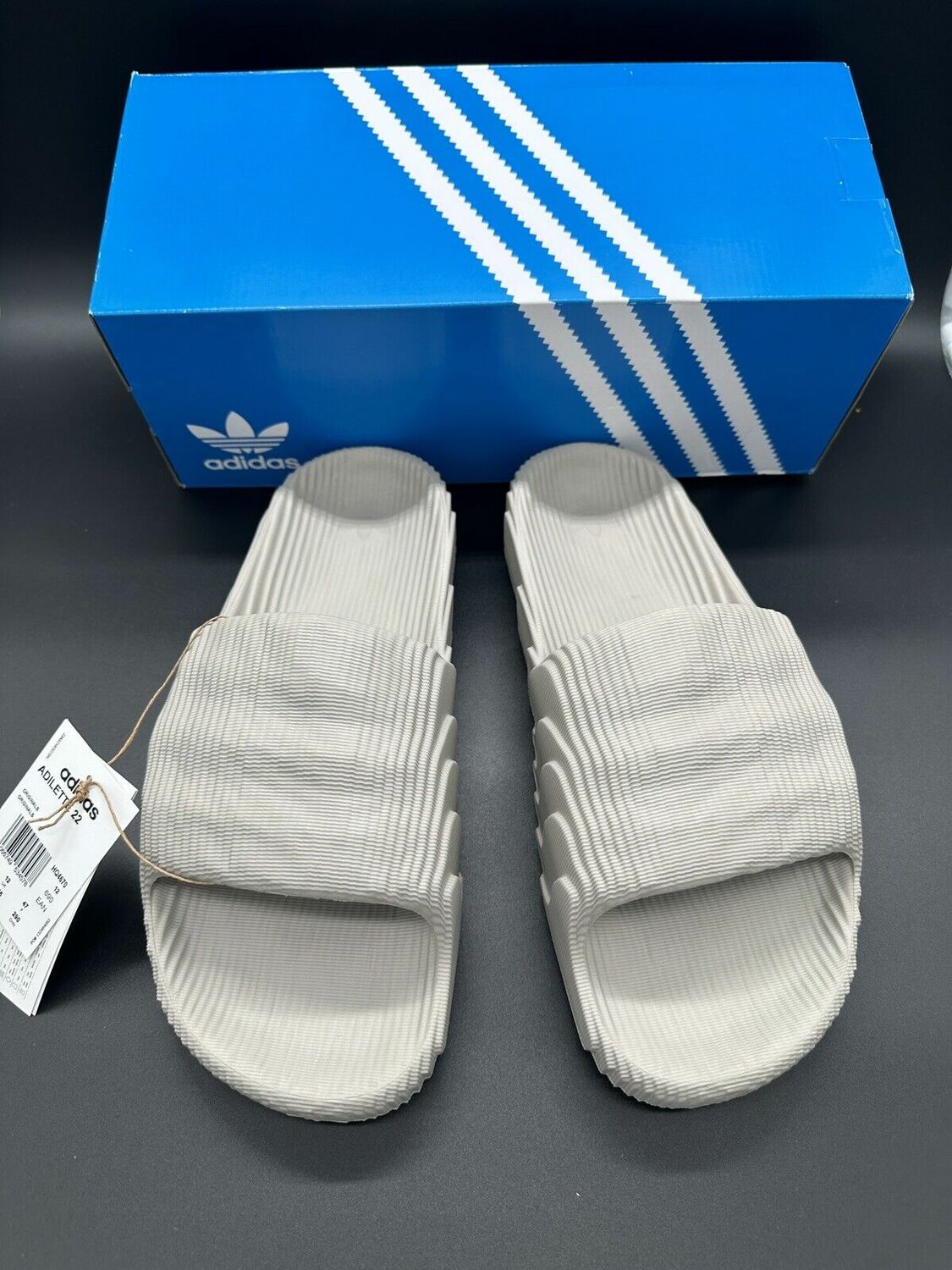 <span style="font-weight: bold;">ADIDAS SLIDES</span><br>
